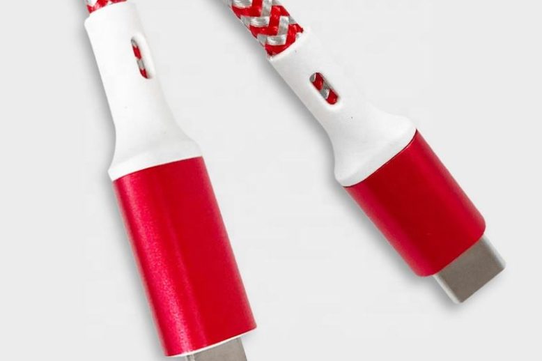 Magnetic Coiled iPhone Cable 3.3ft (1)